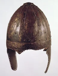 Capacete, de Vézeronce (cobre e ferro)