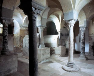 Merovingian Art: vista da cripta da Abadia de Jouarre. Século VII d.C. Sena e marga