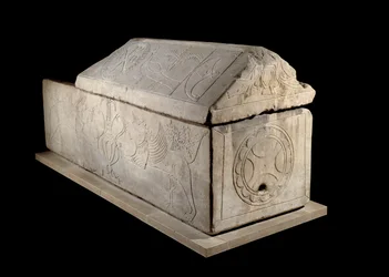 Arte merovíngia: sarcófago de Charenton-sur-Cher, século VII.