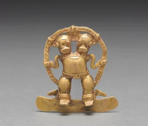 Pingente de figura de duas cabeças, c. 700-1550 (ouro fundido e martelado)