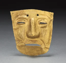 Ornamento de máscara, c. 700-1550 (ouro martelado e lapidado)