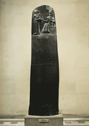 Código de Hamurábi: o deus Shamash dita as suas leis a Hamurábi, rei da Babilónia, encontrado em Susa, Irão, c. 1750 a.C.