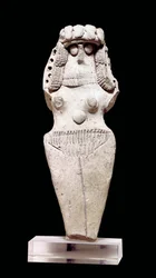 Arte mesopotâmica: Mulher nua. Terracota, 2.º milénio a.C. (cerca de 2000 a.C.). De Tell Asmar (Esnunna na Mesopotâmia). Dimensões: 0,106 x 0,045 x 0,018 m. Paris, Museu do Louvre