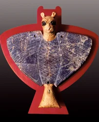 Mesopotâmia:". Águia com cabeça de leão "Estatueta do Tresor da Dinastia Ur" (escultura)