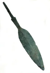 Mesopotâmia: lança colossal inscrita em nome de «Lugal, rei de Kish». Dinastia arcaica. 2600 a.C. Do sítio Web de Tello. Sun 0,13 x 0,85 m, Paris, Musée du Louvre
