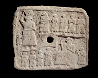 Mesopotâmia: baixo relevo em calcário de Ur-Nanshe (Nossa nanshe), Rei de Lagash. Período Sumério. De Tello Paris, musee du Louvre - Relevo comemorativo para a construção de um edifício religioso por Ur-Nanshe, Rei de Lagash (Ur-Nanshe) (Nossa nanshe) de