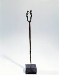 Arte Oriental: prenda uma cabeça decorada com dois personagens. Objeto de bronze, Cerca de 3300 - 3200 AC (período Urik, Mesopotâmia). De Tello. Altura 18 cm. Paris, Musee Du Louvre