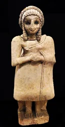 Estátua de uma adoradora em vestido simples, Khfajah, Mesopotâmia, c.2650-2550 BC (gypsum)