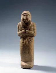 Mesopotâmia: estátua de calcário de um rei sacerdote nu. Período de Uruk. 3200 a.C. Paris, Museu do Louvre