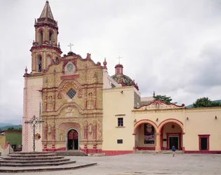 Fachada da Igreja da Missão Franciscana de São Tiago em Jalpan, 1751-58