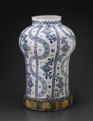 Jarra com bandas verticais e videiras com flores semelhantes ao girassol, 1700-50