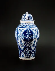 Jarra de Talavera, final do século 19 (faiança pintada e esmaltada)