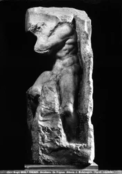 Vista frontal do escravo de Michelangelo Buonarroti