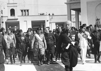 Mussolini na abertura do V Festival do Levante em Bari, 06/09/1934 (foto a p/b)