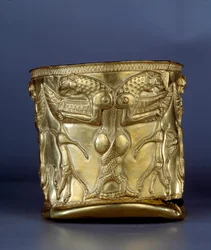 Arte Antiga Oriental: Taça de Electrum representando um monstro com estufas entrelaçadas, cerca de 1200 AC. Do norte do Irão. Paris, Musee Du Louvre