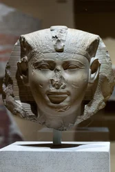 Chefe de um rei, possivelmente Seankhkare Mentuhotep III, c.2000-1988 aC (calcário)