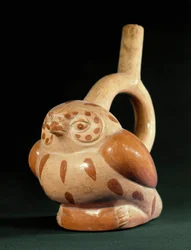 Arte pré-colombiana, cultura Mochica: vaso de terracota em forma de coruja - 100 a.C.-800 d.C. - Lima, Museu Nacional de Antropologia e Arqueologia, Peru