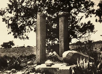 Construir um império na era fascista: Axum permanece em Cohaito, 09/05/1936 (foto a p/b)