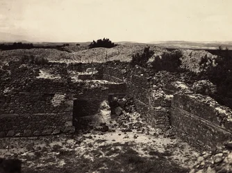 Construir um império na era fascista: Ruínas Axum do Templo do Sol em Adulis, 09/05/1936 (foto a p/b)
