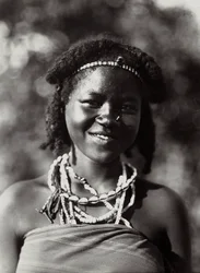 Construir um império na era fascista: Cunama girl, 09/05/1936 (foto a p/b)