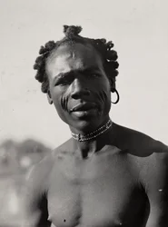 Construir um império na era fascista: Cunama man, 09/05/1936 (foto a p/b)