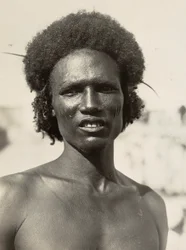 Construir um império na era fascista: Cunama youth, 09/05/1936 (foto a p/b)