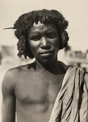 Construir um império na era fascista: Cunama youth, 09/05/1936 (foto a p/b)