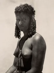 Construindo um Império na era fascista: uma mulher Bilen, 09/05/1936 (foto a p/b)