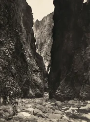 Construindo um Império na era fascista: um desfiladeiro em Endeli, 09/05/1936 (foto a p/b)