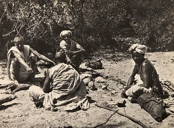 Construir um Império na Era Fascista: um grupo de nômades descansando, 09/05/1936 (foto a p/b)