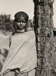 Construindo um Império na era fascista: uma mulher da tribo Bilen, 09/05/1936 (foto a p/b)