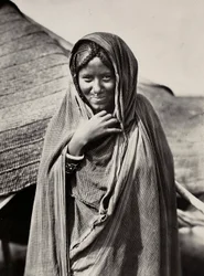Construindo um Império na era fascista: uma mulher da tribo Habab, 09/05/1936 (foto a p/b)