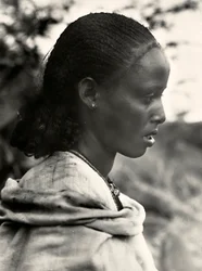 Construindo um Império na era fascista: uma mulher abissínia, 09/05/1936 (foto a p/b)