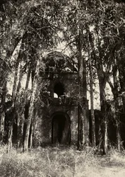 Construir um Império na era fascista: entrada para a casa de prazer do Rei Fasil, 09/05/1936 (foto a p/b)
