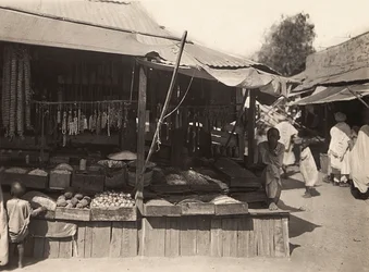 Construir um império na era fascista: loja nativa em Cheren, 09/05/1936 (foto a p/b)