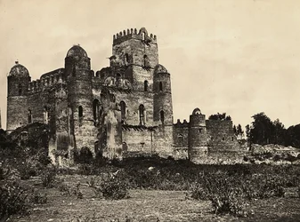 Construir um Império na era fascista: o Castelo do Rei Fasiladas em Gondar, Etiópia, 09/05/1936 (foto a p/b)