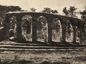 Construir um Império na era fascista: o templo do Rei Fasiladas em Gondar, Etiópia, 09/05/1936 (foto a p/b)