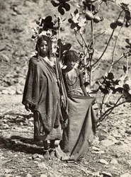 Construindo um Império na era fascista: duas meninas Mària, 09051936
