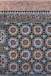 Parede do pátio principal, detalhe, construído pelos Saadians em 1565 (zellij tilework e trabalho de estuque)