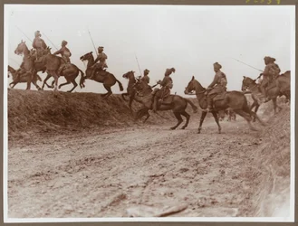 Lanceiros de Hodsons Horse a negociar uma vala