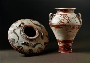 Arte micénica: vasos de cerâmica. 1400 a.C. Museu da Ágora, Atenas, Grécia