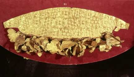 Tiara de um túmulo, Upper Circle