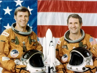 Astronautas Joe Engle e Richard Truly, segundo voo do ônibus espacial, novembro de 1981.