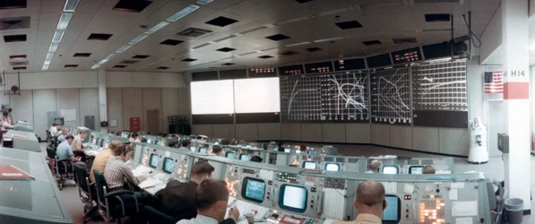 A Sala de Controle de Operações da Missão no Mission Control Center, Houston, Texas, EUA, 1971.ston, 1971.