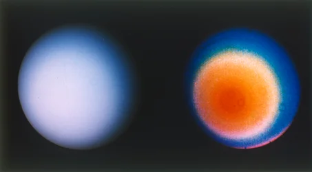 Urano da espaçonave Voyager 2, década de 1980.