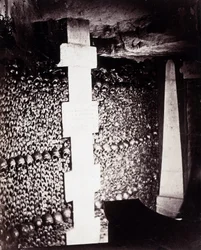 Os ossuários das catacumbas de Paris. Perto da fonte de Lethe ou Forget