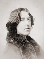 Oscar Wilde, início da década de 1880 (foto a p/b)
