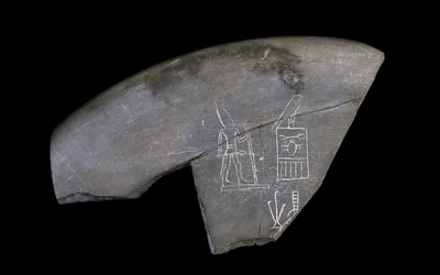Fragmento da bacia de pedra inscrita, c.3285 aC (siltstone esculpida)