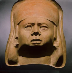 Molde de barro Moche para fundir em cerâmica o retrato de uma cabeça de homem