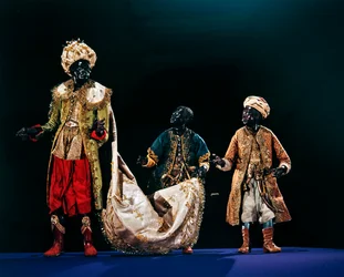 Magos, da creche de Natal e árvore (terracota e pano)